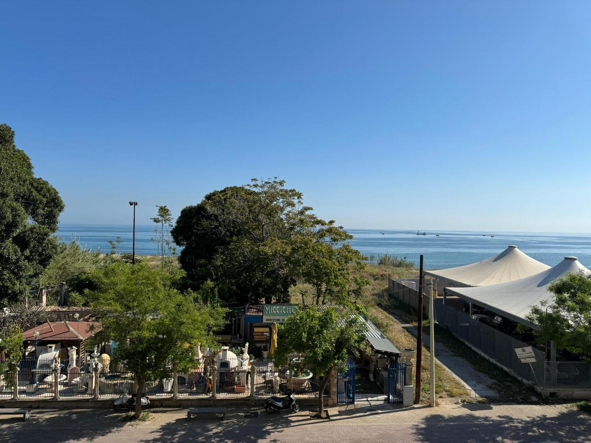 Domus Fysi Hotel Palermo Bagian luar foto