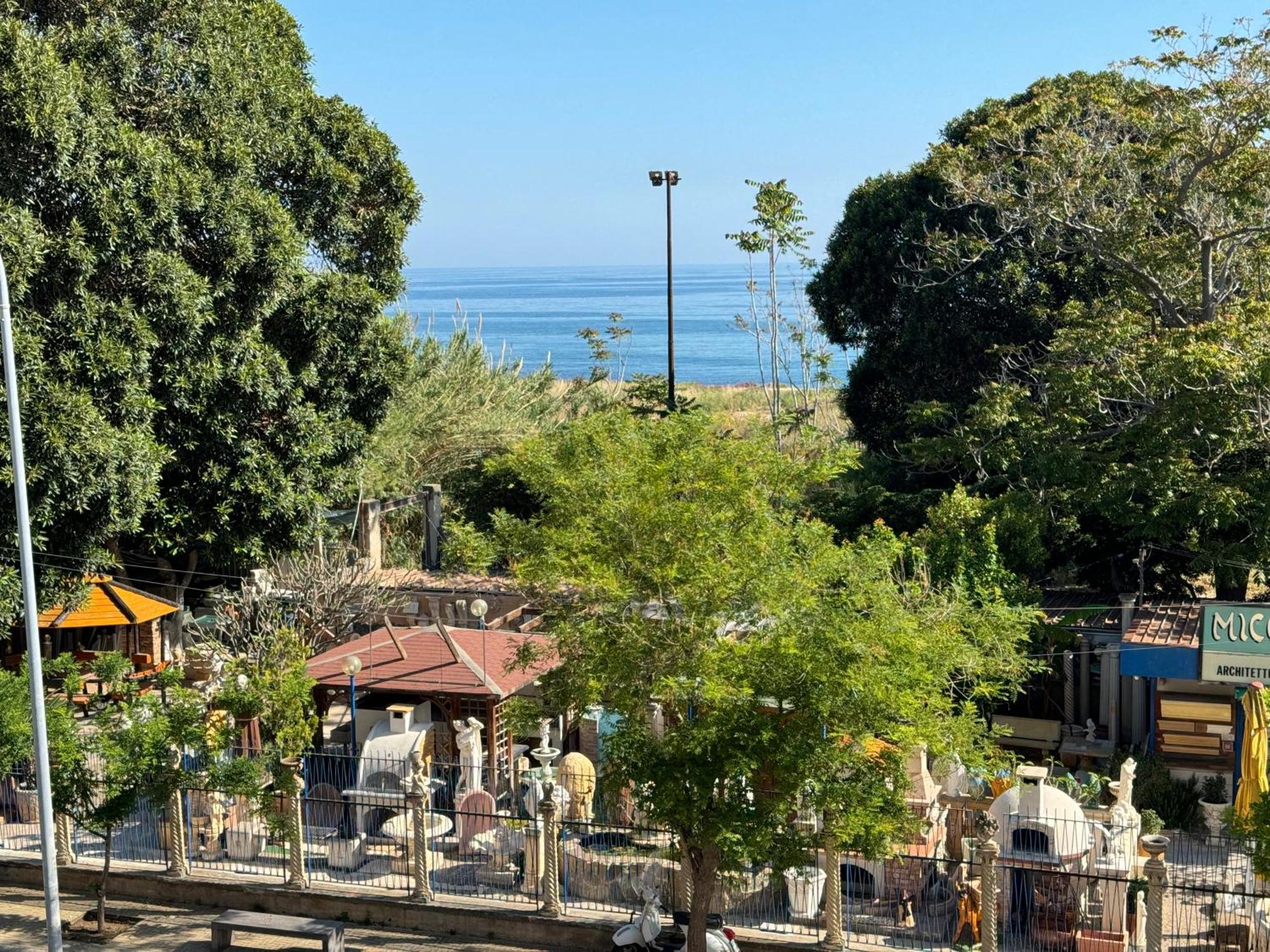Domus Fysi Hotel Palermo Bagian luar foto