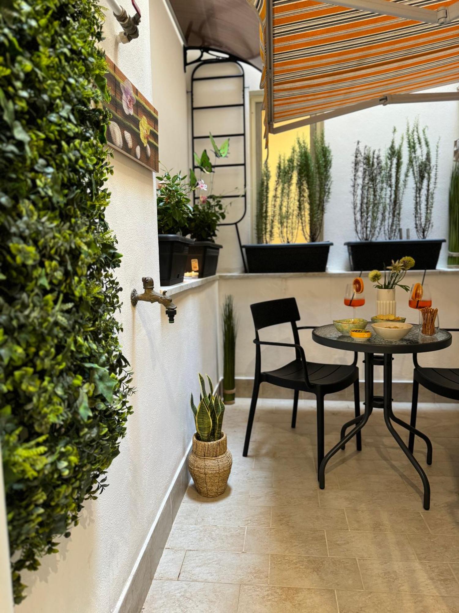 Domus Fysi Hotel Palermo Bagian luar foto